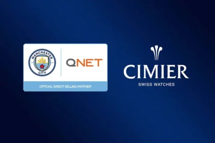 احتفال لاعبو مانشستر سيتي بمجموعة ساعات QnetCity